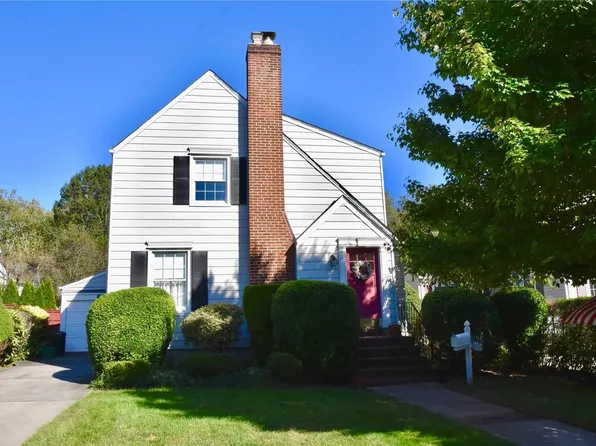 138 Bromleigh Road, Stewart Manor, NY 11530