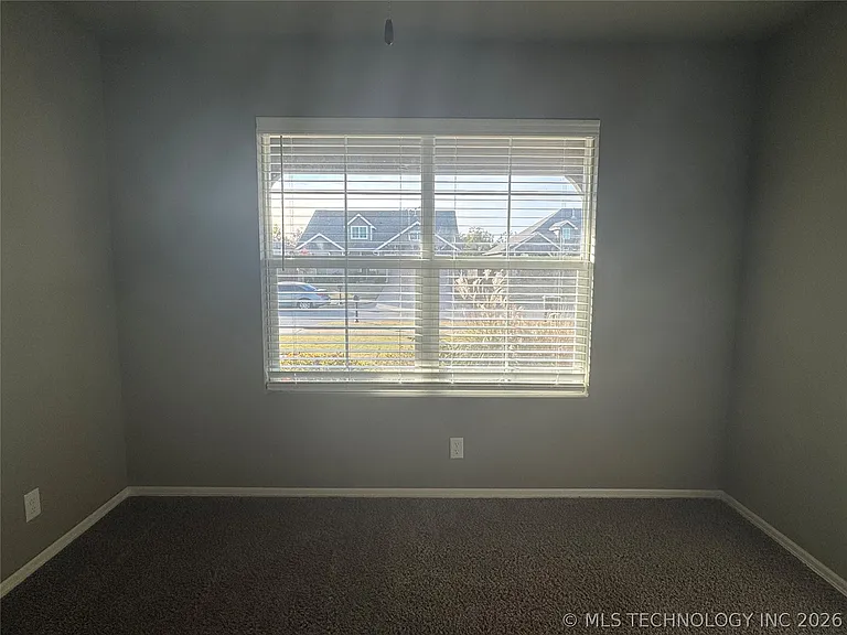 7413 S Hemlock Ave — Photo 28