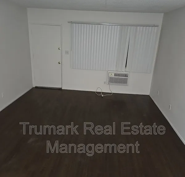 4335 Toland Way #9 — Photo 2