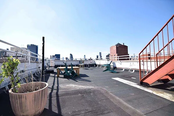 Rented by Safdie Realty Group | media 28