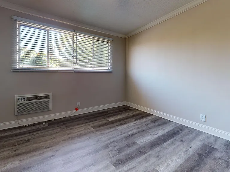 Stanley Gardens Apts - Spacious, Bright and Beatiful One Bedroom! CALL NOW! — Photo 10