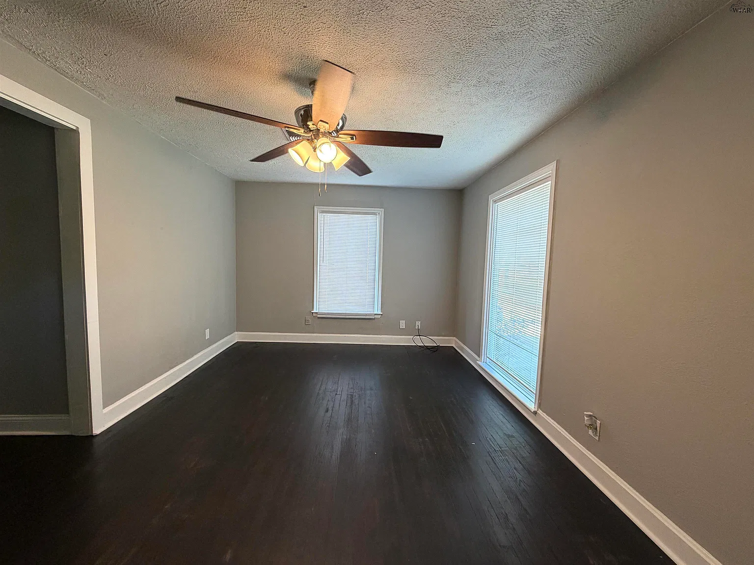 2 bed, 1.0 bath, 890 sqft, $1,150 — Photo 2
