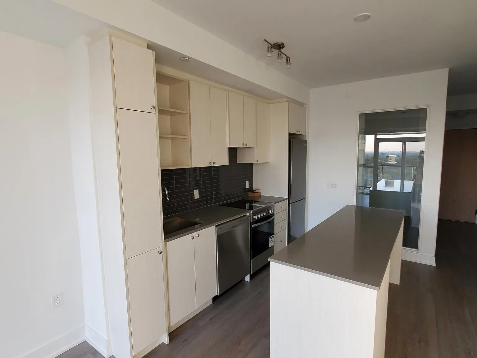 50 George Butchart Dr — Photo 2
