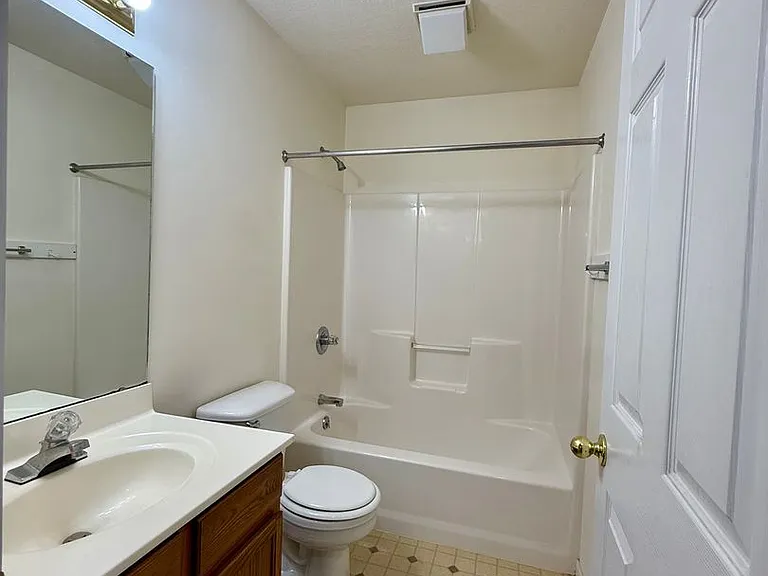 608-610 Curtis Dr — Photo 16