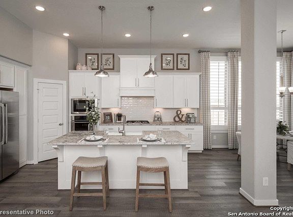 4th image of 2973 Warwick Park