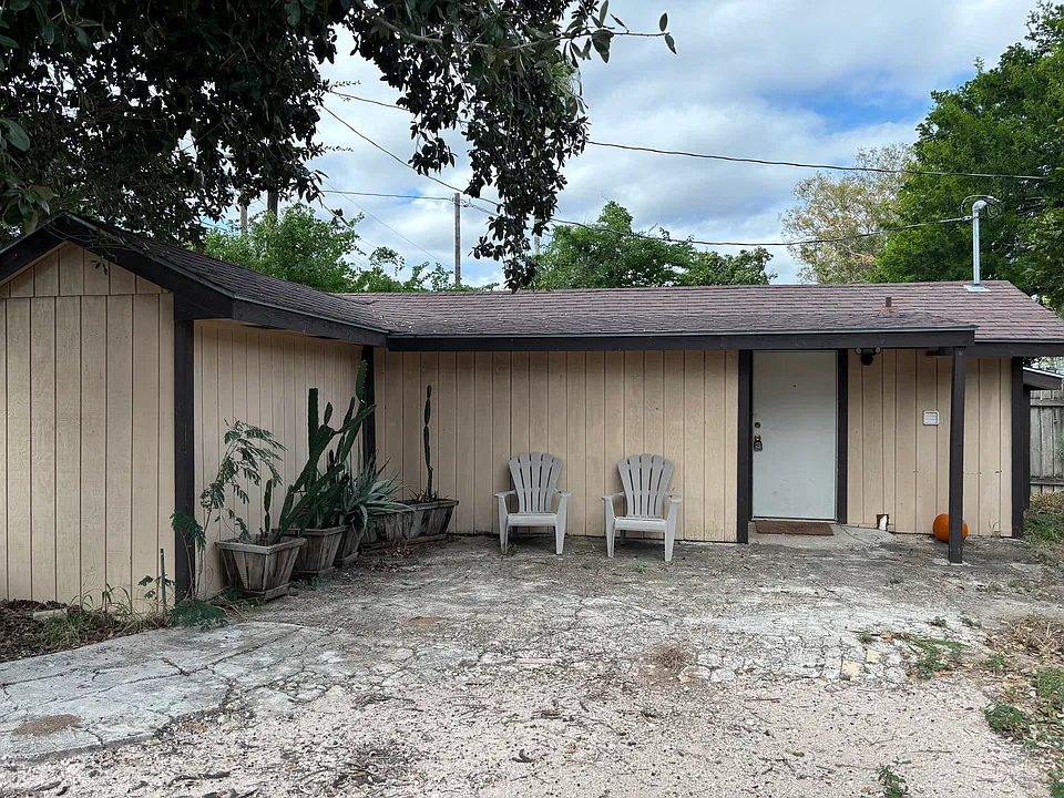 2105 Ebony Ave