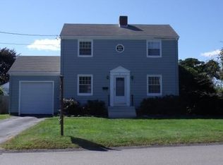 2 Casey Dr, Middletown, RI 02842