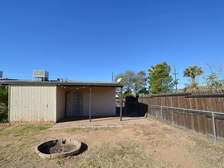 1152 N Santa Rosa Ave — Photo 9