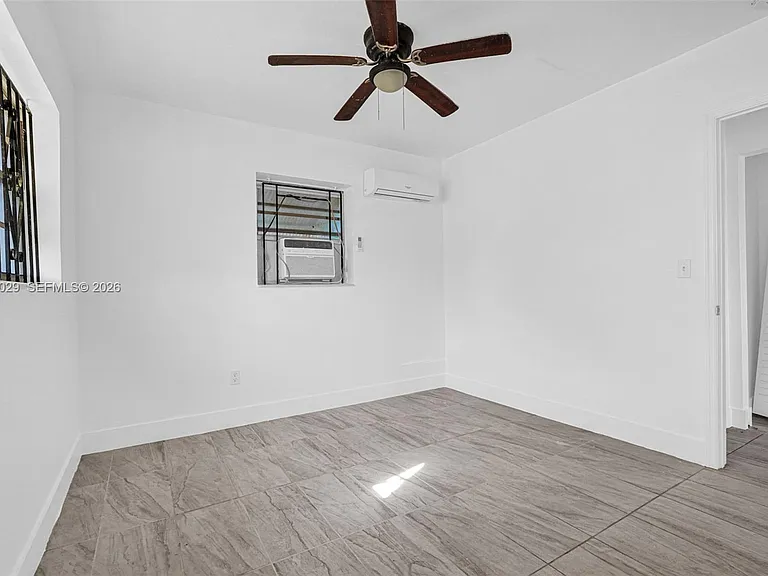14600 NE 14th Ave #1 — Photo 19