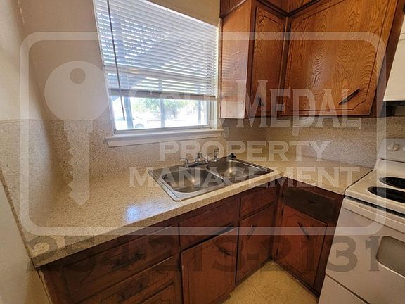 5th image of 1201 Blue Bird Dr APT 2
