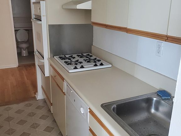 5th image of 700 Scarsdale Ave #256