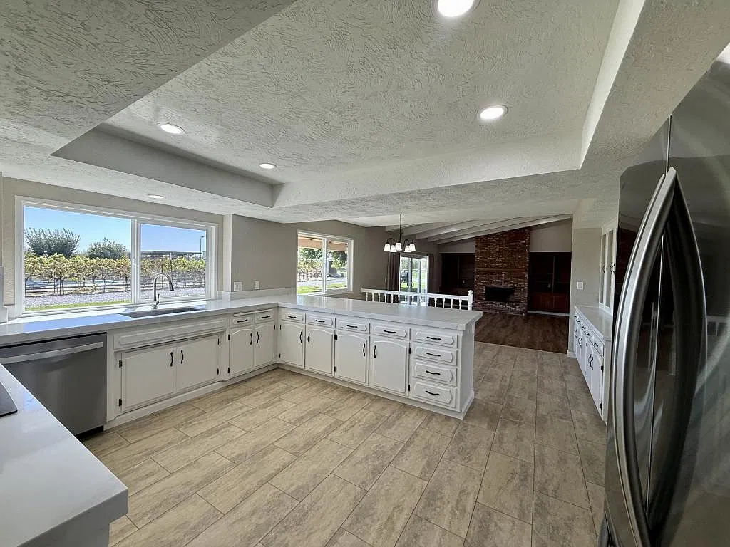 10506 Claribel Rd — Photo 1