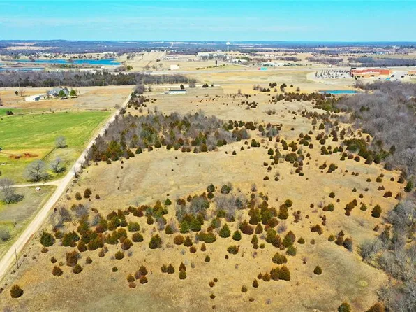 E Coplin St, Okemah, OK 74859