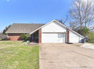 107 Lakeview Dr, Mannford, OK 74044