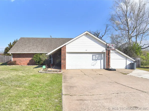 107 Lakeview Dr, Mannford, OK 74044