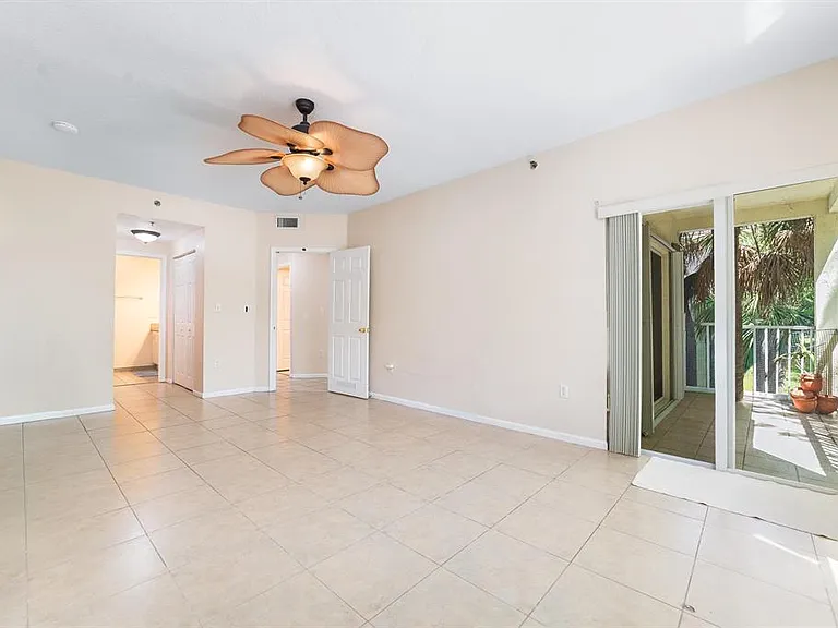 2901 Riverside Dr #201 — Photo 4
