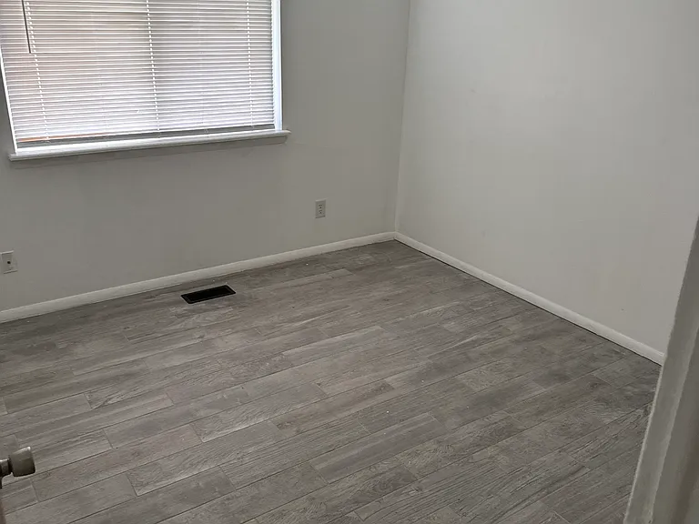 1216 E Hartford St — Photo 19