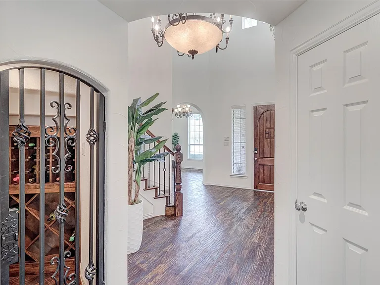 9823 Carriage Hill Ln — Photo 7