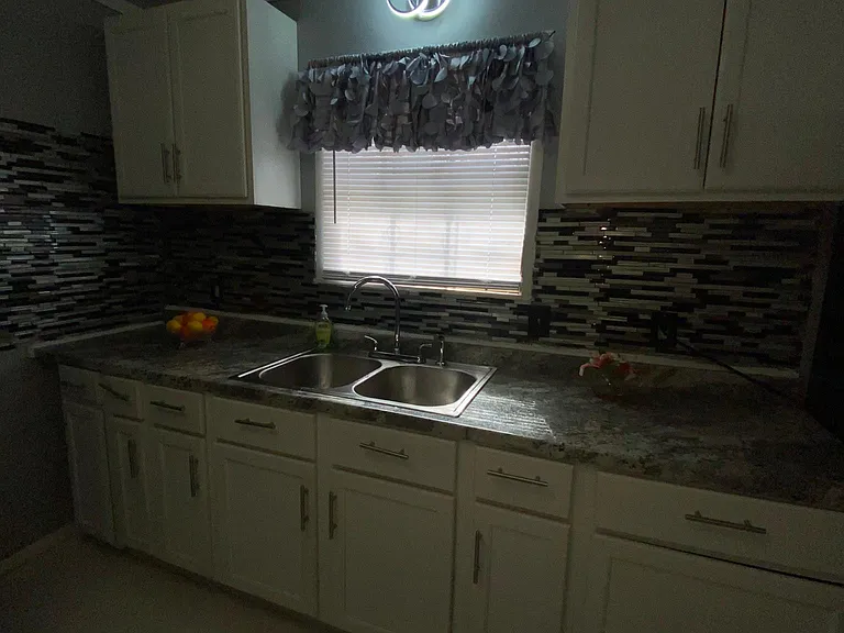 431 Monroe Ave — Photo 5