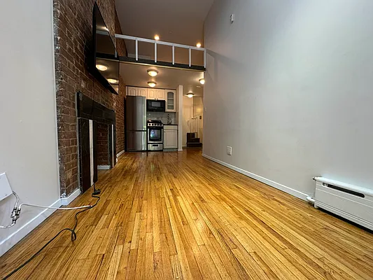 Rented by KNOCKKNOCK LLC | media 14