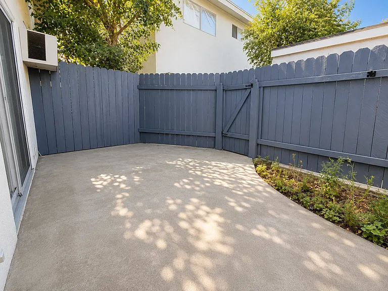 474 E Cypress St — Photo 9
