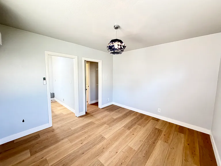 905 Ocean Ave #1/4 — Photo 2
