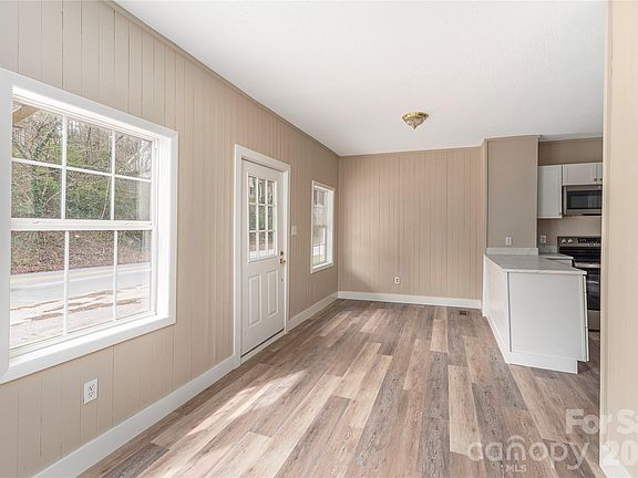 5th image of 448 Sand Hill Rd