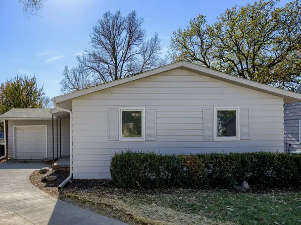 8061 Arbor St, Omaha, NE 68124