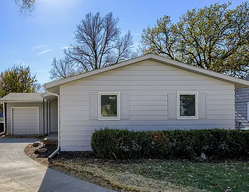 8061 Arbor St Photo 1