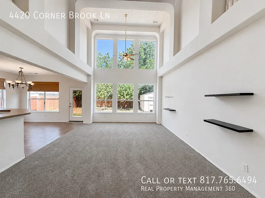Spacious 5-Bedroom Home in Summer Creek Ranch — Photo 3