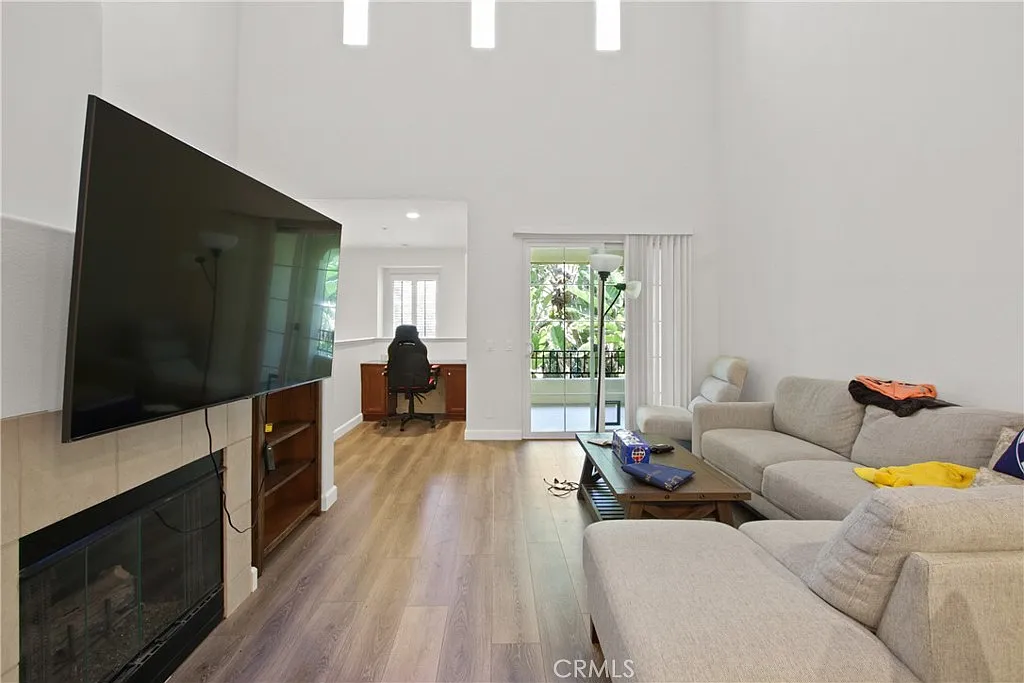 2 bed, 1335 sqft, $3,800 — Photo 2