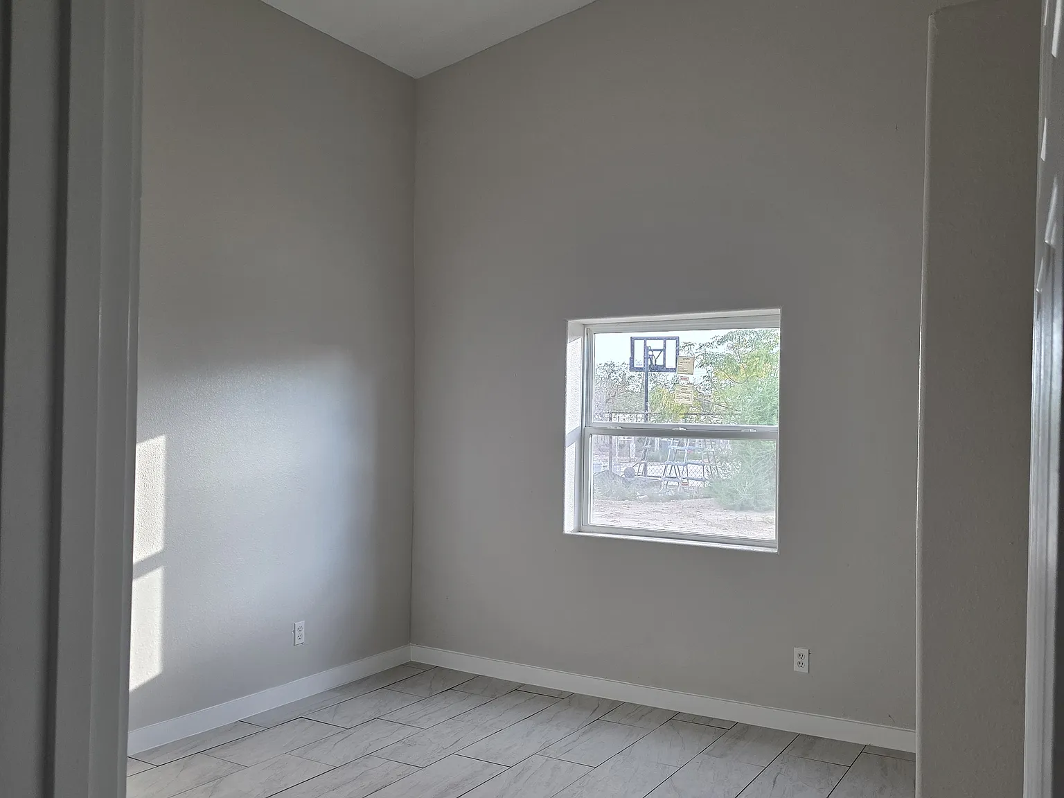 3 bed, 2000 sqft, $1,700 — Photo 3