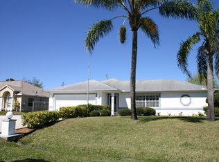 1037 SW Charcoal Ave, Port Saint Lucie, FL 34953