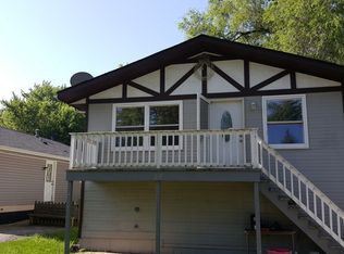 27 Beachview Dr, Round Lake Beach, IL 60073