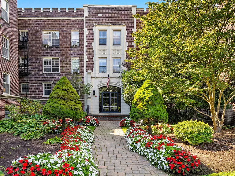 Worthington House Apartments — Photo 18