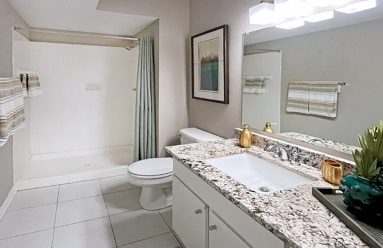 Breckenridge Apartments — Photo 7
