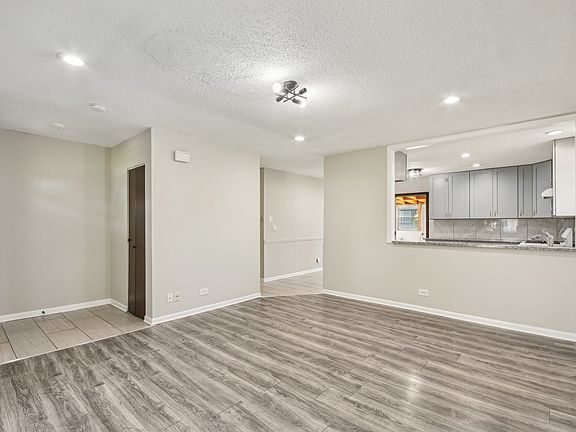 3rd image of 1840 De Forest Ln