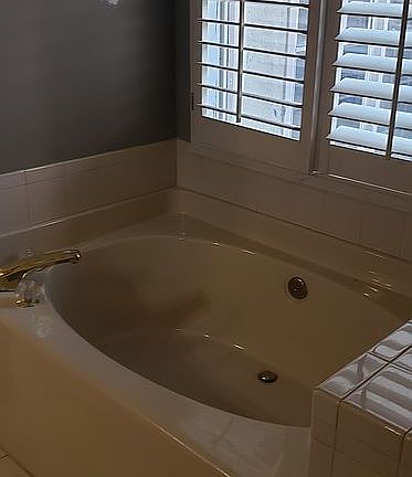 5th image of 144 Charleston Ct N