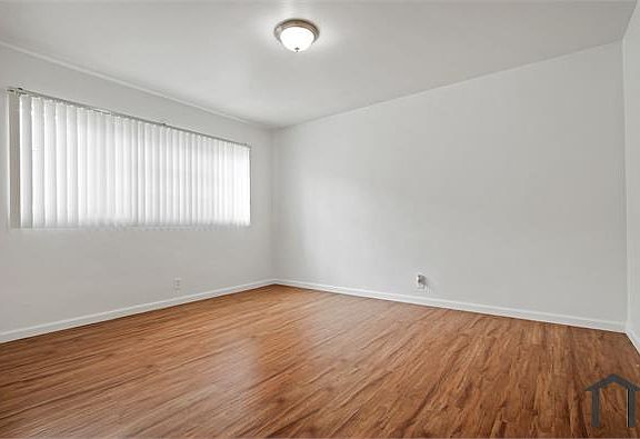 3rd image of 3849 Potomac Ave #7