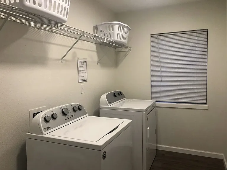 Third and Pines Apartment — Photo 14