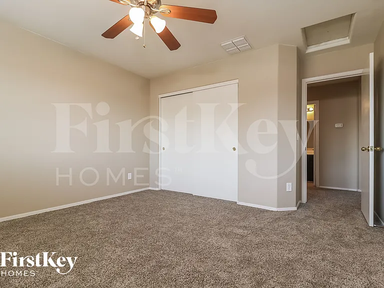 15427 W Canterbury Dr — Photo 11