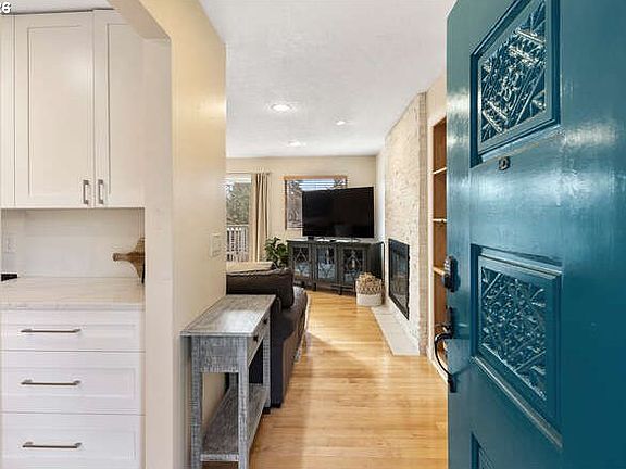 5th image of 2738 SW Moss St