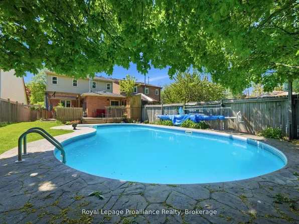 4 Henderson Dr, Whitby, ON L1N 7Y2