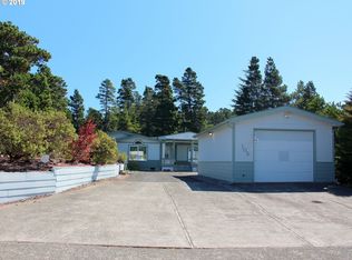 102 Evergreen Ln, Florence, OR 97439