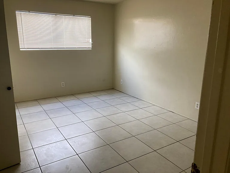 5708 Stockdale Hwy #2 — Photo 7