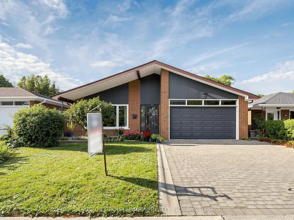 27 Warlingham Ct, Toronto, ON M9C 3K2
