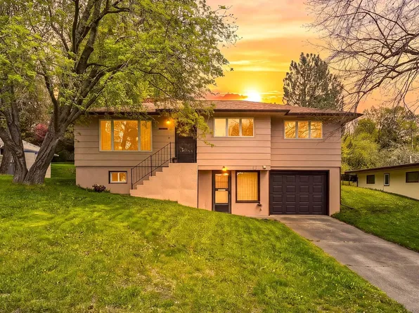 1210 NW Clifford St, Pullman, WA 99163