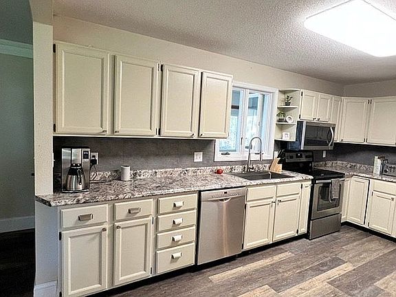 5th image of 234 Birch Dr N