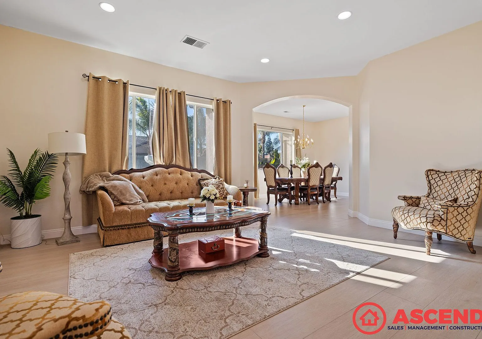 Gorgeous Home In Olive Dr Area! — Photo 3