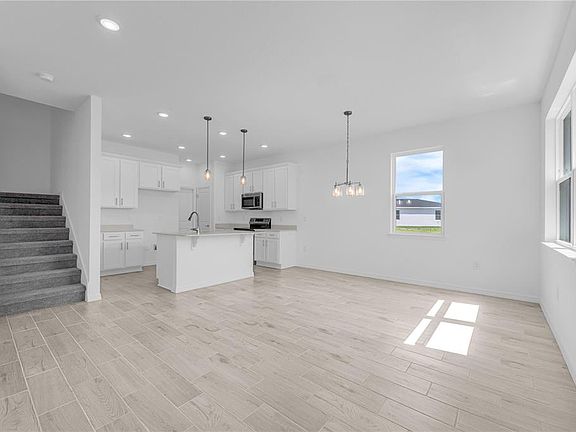 3rd image of 856 CASTLEFORD AVENUE